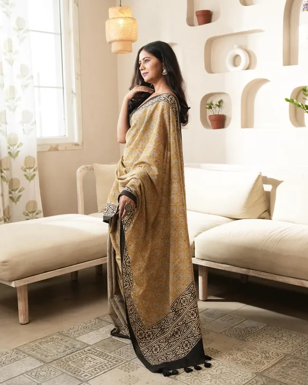 Mustard_Cotton_Dual_Print_Mul_Saree_For_Women